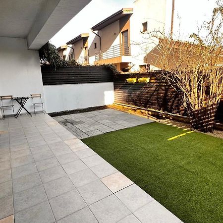 Otopeni Airport Apartment With Private Garden Exterior foto