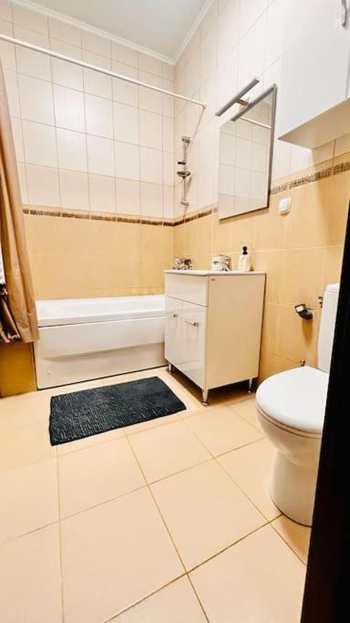 Otopeni Airport Apartment With Private Garden Exterior foto