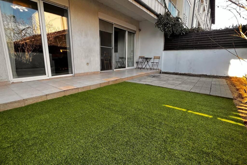 Otopeni Airport Apartment With Private Garden Exterior foto